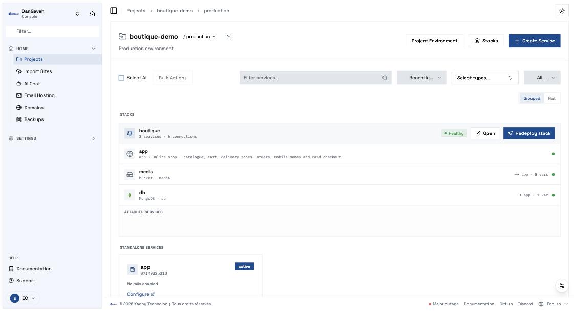 La stack après déploiement : trois services — application, bucket media et MongoDB — tous sains, avec leurs connexions